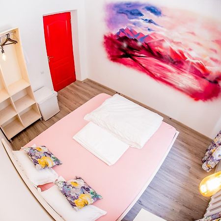 West Point Soul Hostel Almaty Esterno foto