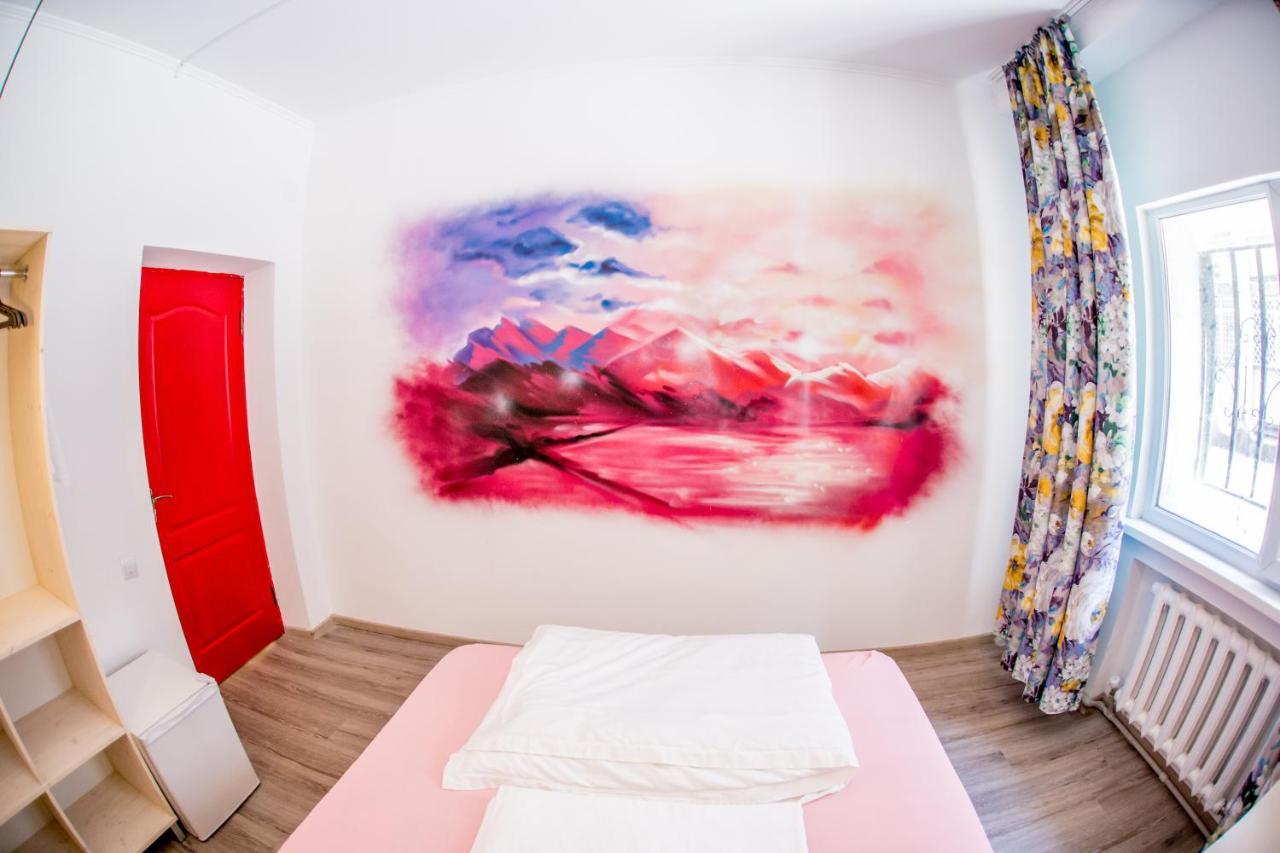 West Point Soul Hostel Almaty Esterno foto