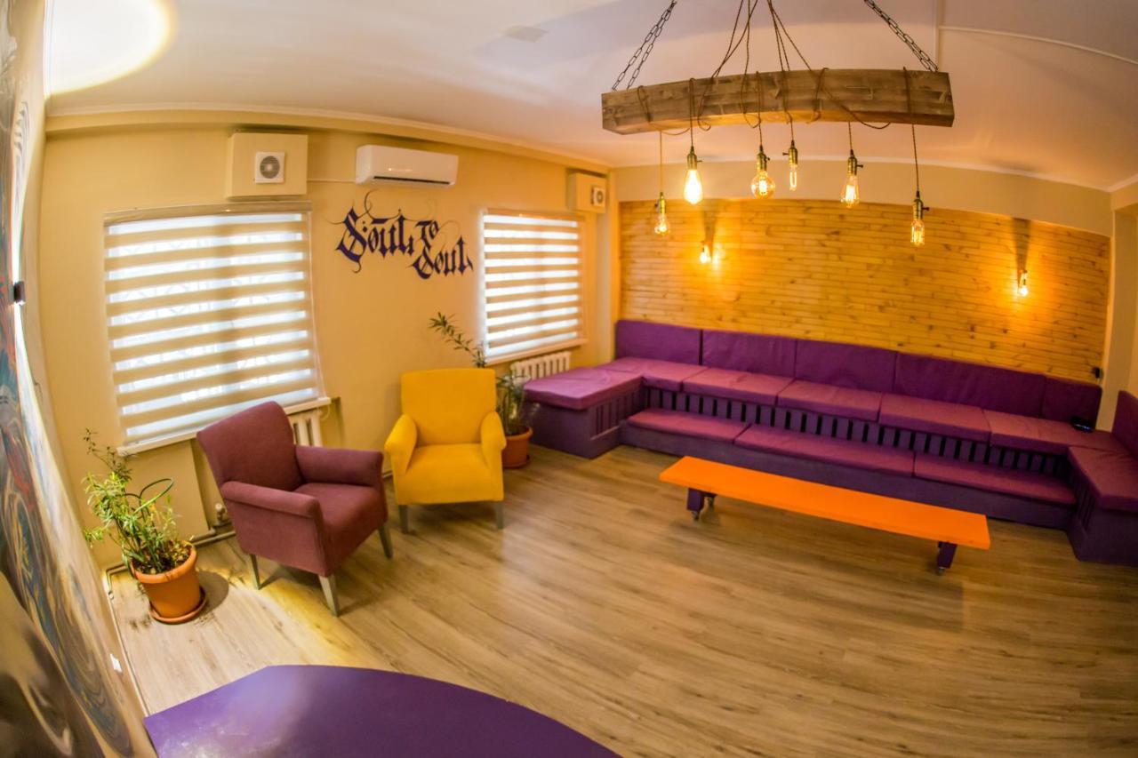 West Point Soul Hostel Almaty Esterno foto